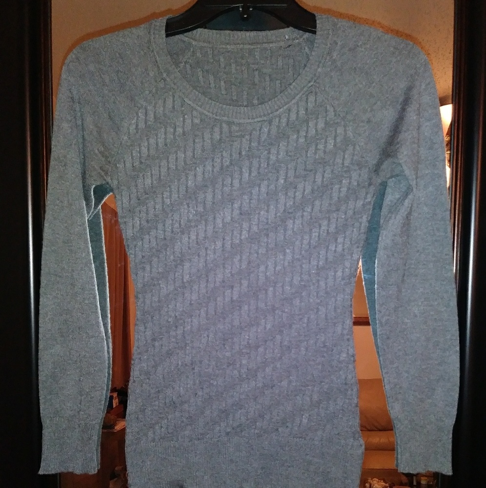 ✨SUPER CUTE✨ GREAY SWEATER